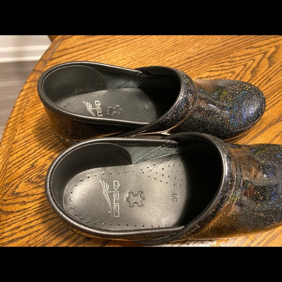 Dansko nursing clogs - Picture 4 of 7